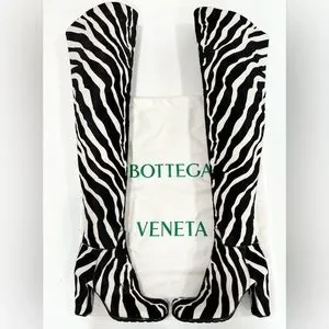 ☆Precious掲載☆BOTTEGA VENETA カナラッツォ ハイブーツ Bottega Veneta Leather Thigh High Boots in White & Zebra | FWRD